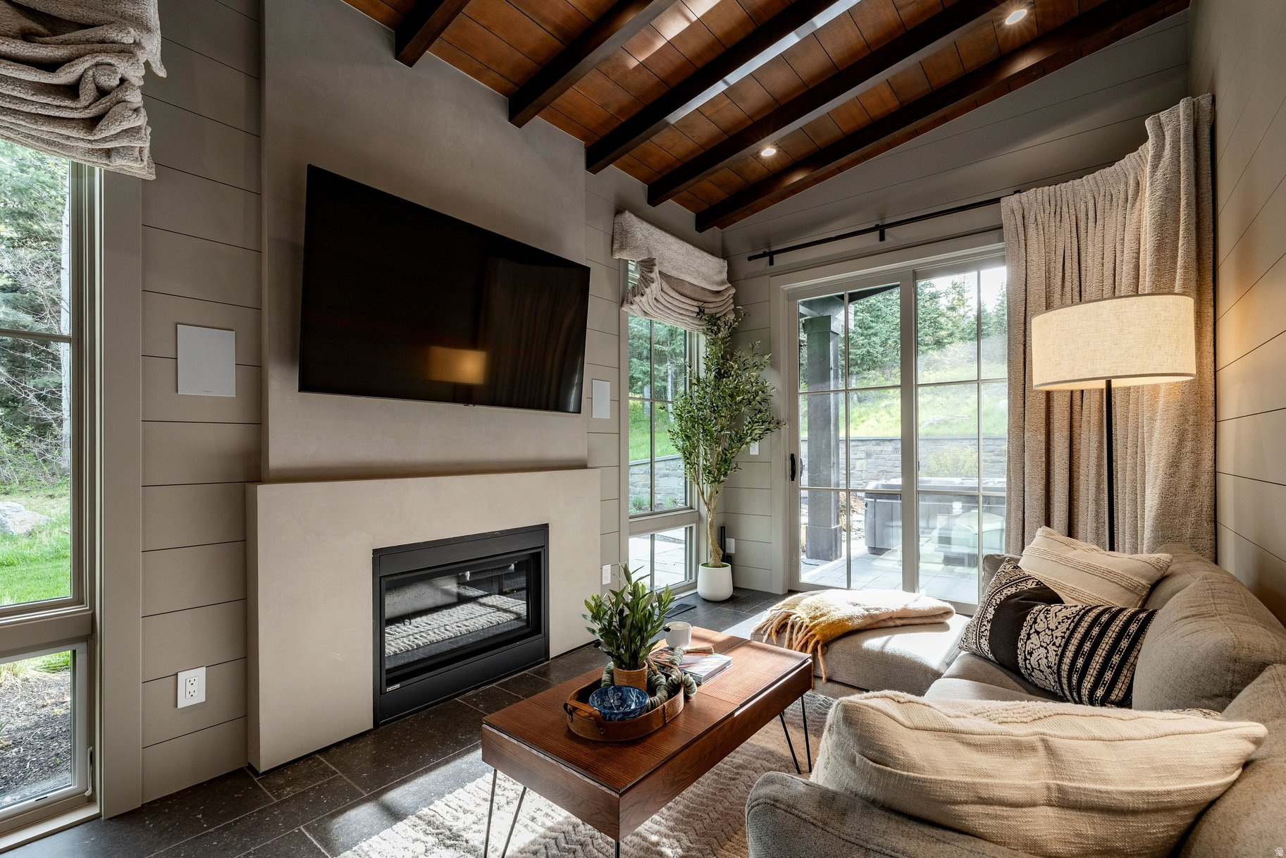 WHITE PINE RANCHES - Residential