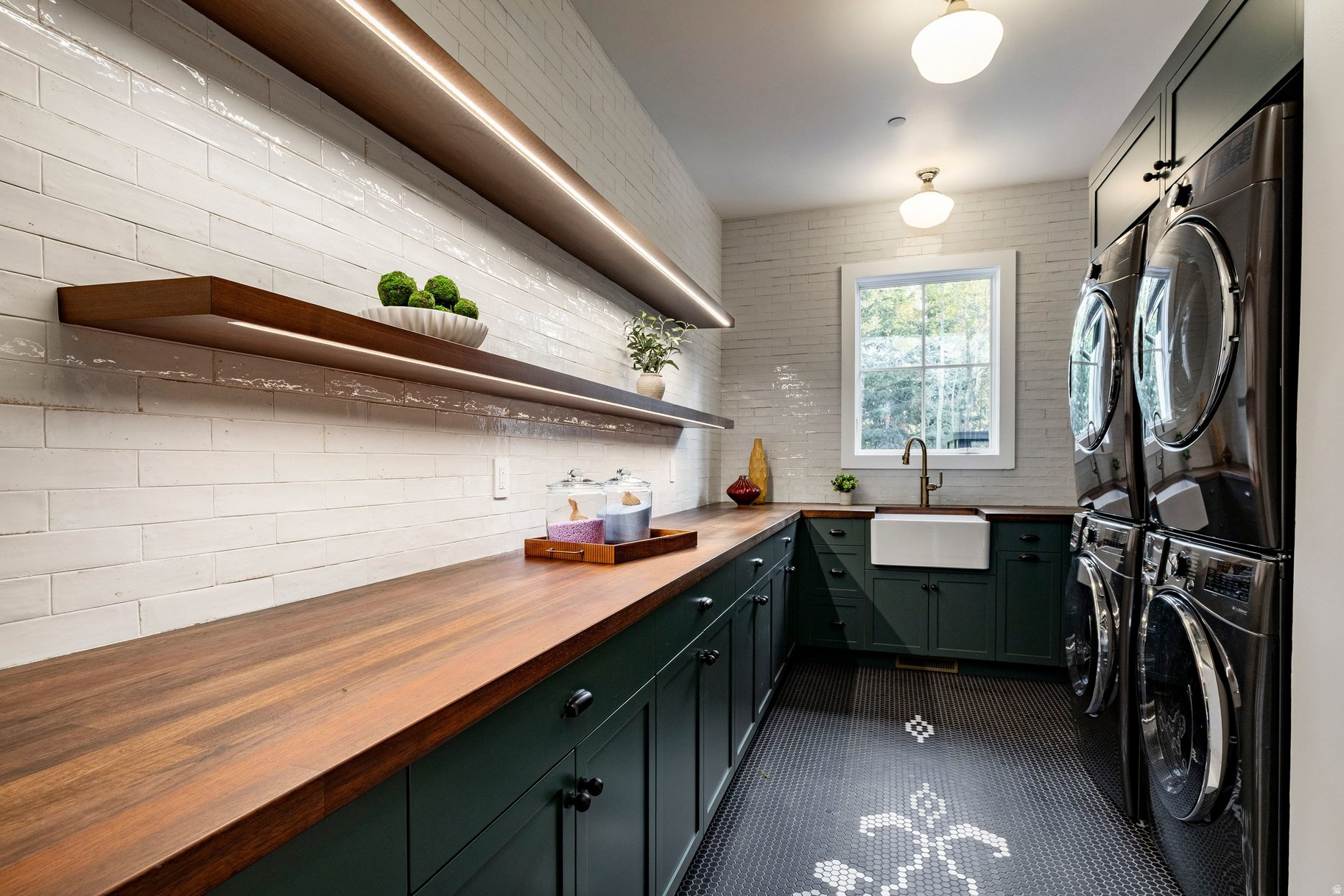 WHITE PINE RANCHES - Residential
