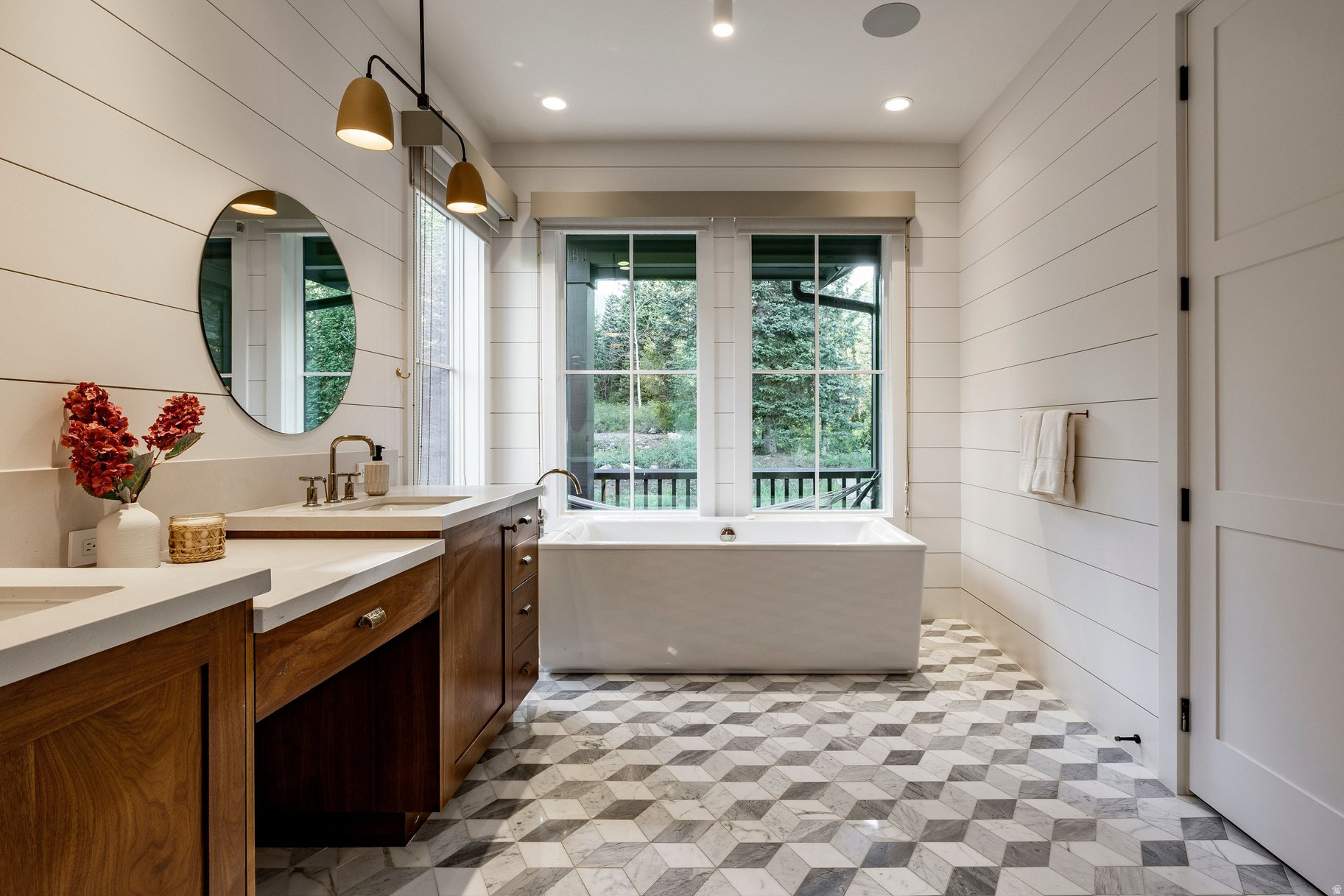 WHITE PINE RANCHES - Residential