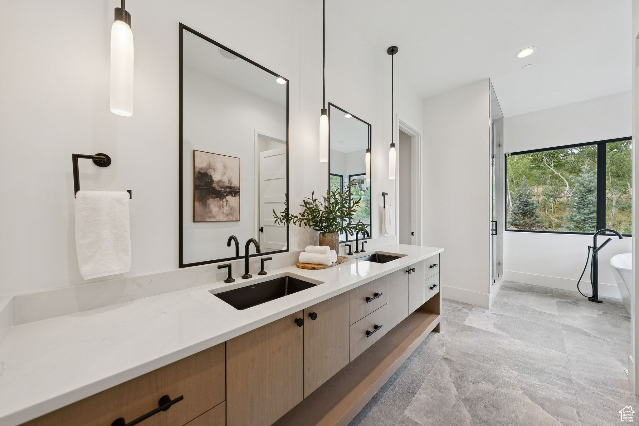 PROMONTORY - Residential