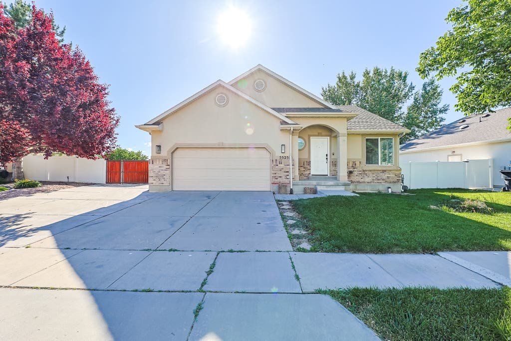 Photo of 5525 N HAMPTON WAY E, Stansbury Park, UT 84074 (MLS # 2164289)