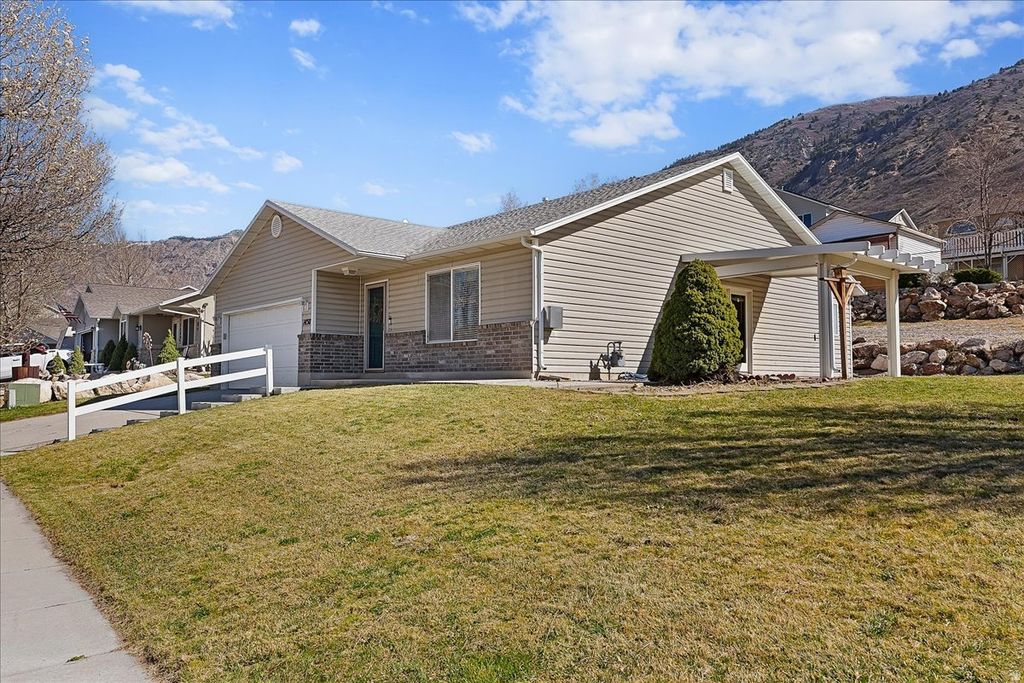 Photo of 1450 BLACK MOUNTAIN DR DR, Ogden, UT 84405 (MLS # 2145322)