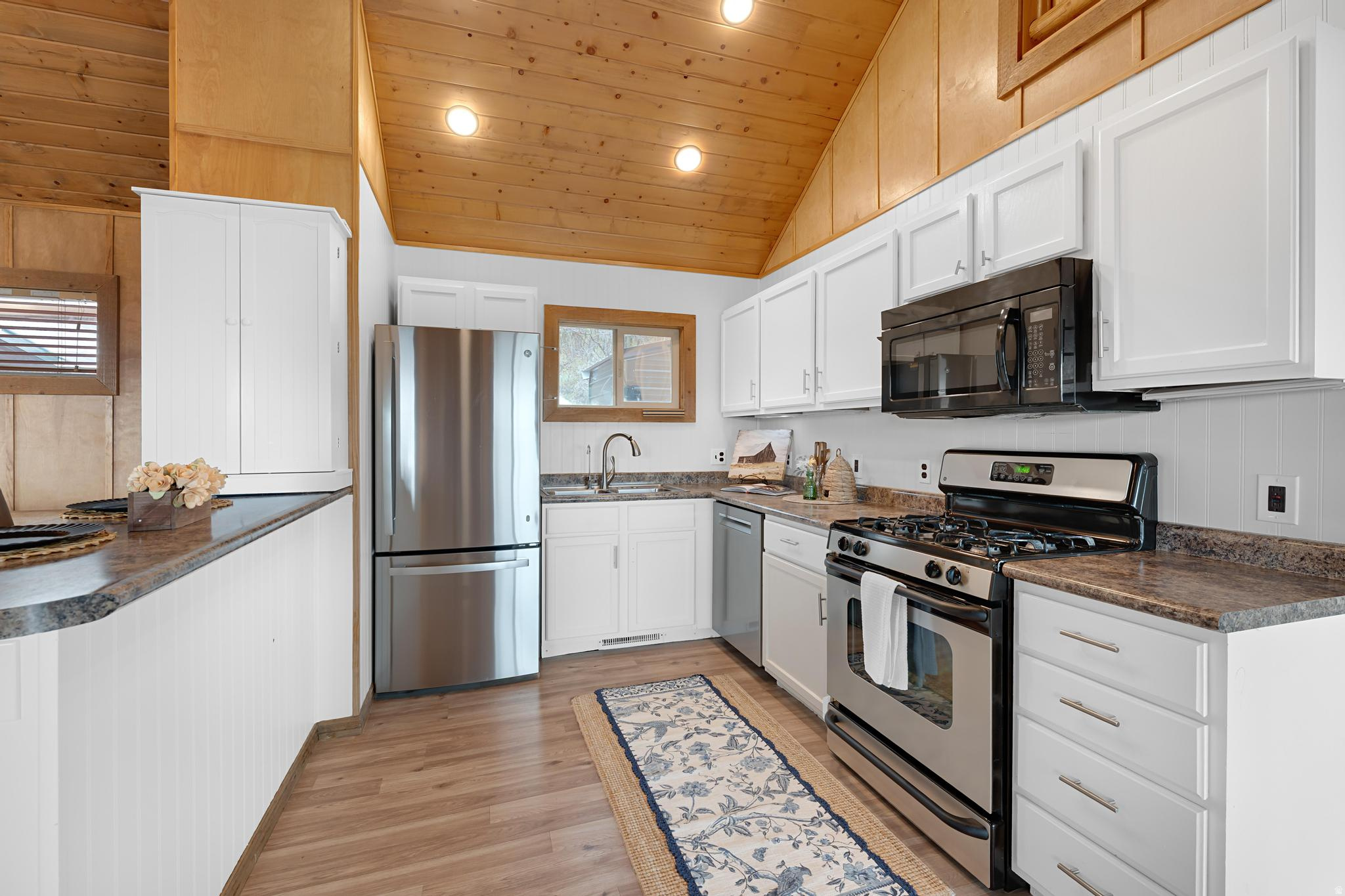 LAKE ROCKPORT ESTATES - Residential