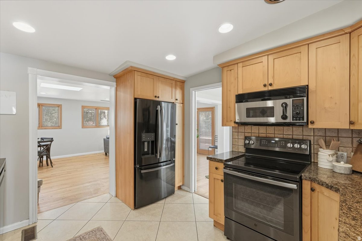 MAYWOOD HILLS - Residential