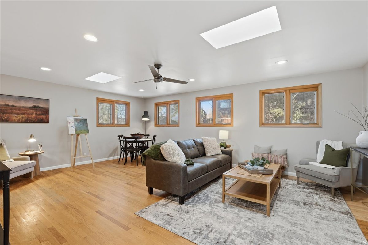 MAYWOOD HILLS - Residential