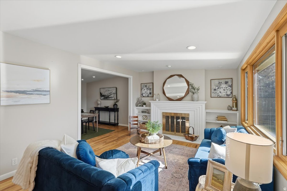 MAYWOOD HILLS - Residential