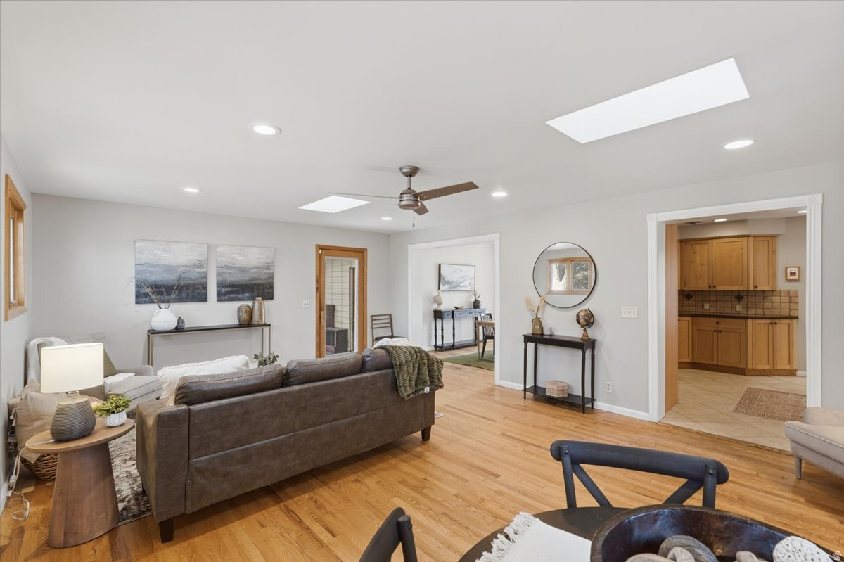 MAYWOOD HILLS - Residential