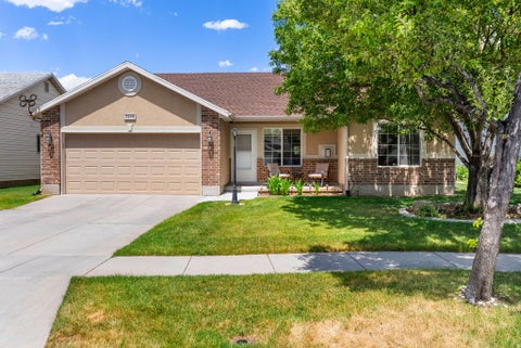 Homes For Sale - 2180 W Craig Ln<br/> Syracuse, UT 84075