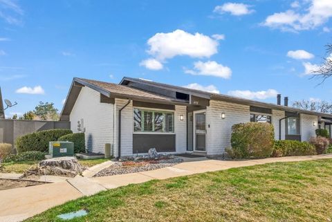 Photo of 4987 S BEAVERBROOK LN, Salt Lake City, UT 84117 (MLS # 2143395)