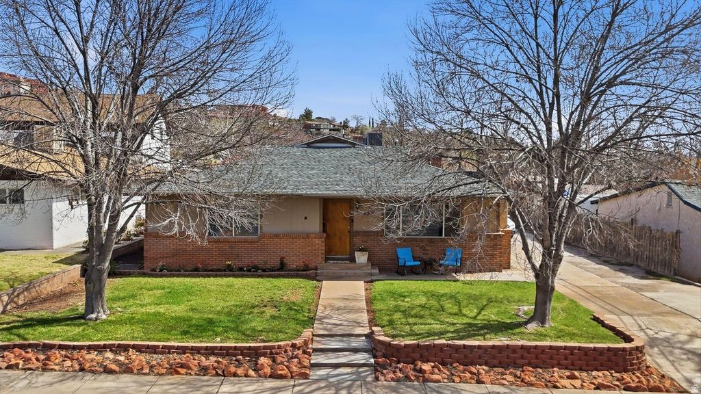 Photo of 356 N 300 W, Saint George, UT 84770 (MLS # 2153825)