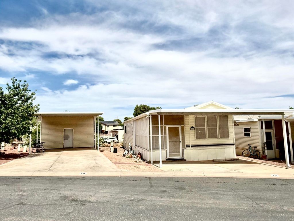 Photo of 840 N TWIN LAKES DR #217, Saint George, UT 84770 (MLS # 2164354)