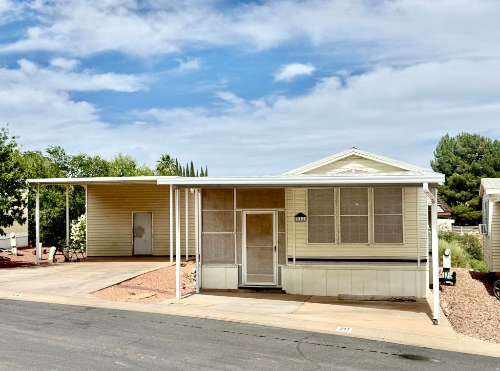 Photo of 840 N TWIN LAKES DR #217, Saint George, UT 84770 (MLS # 2164354)