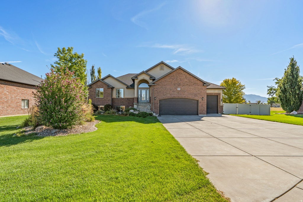 Photo of 1555 N 4325 W, Plain City, UT 84404 (MLS # 2184696)