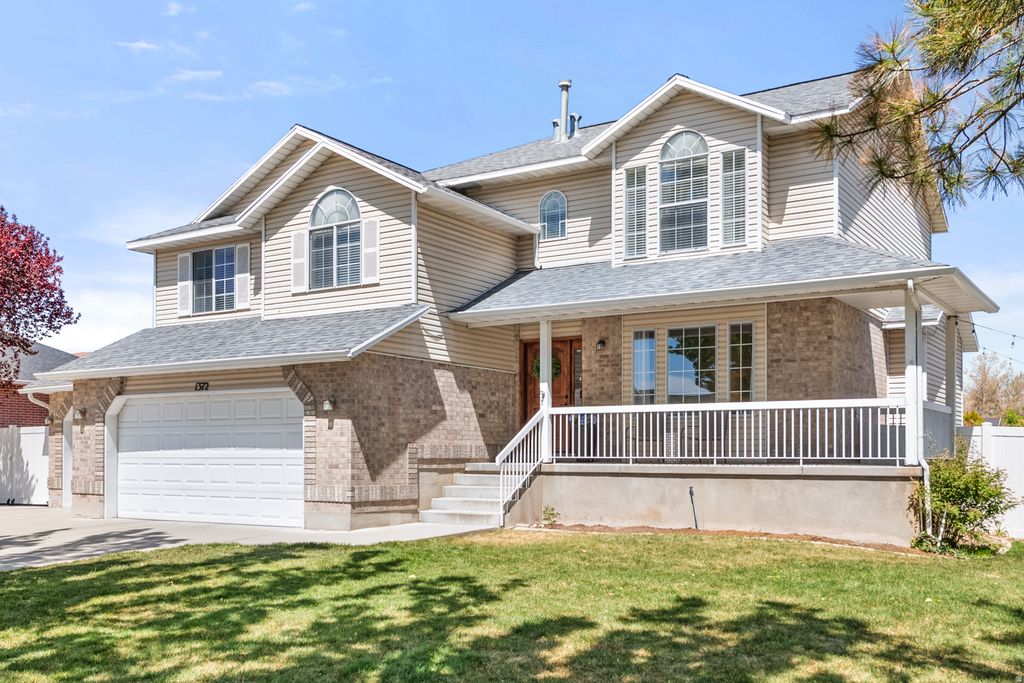 Photo of 1372 W QUAIL COVEY CIR, Riverton, UT 84065 (MLS # 2155981)