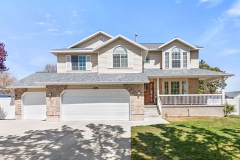 Photo of 1372 W QUAIL COVEY CIR, Riverton, UT 84065 (MLS # 2155981)
