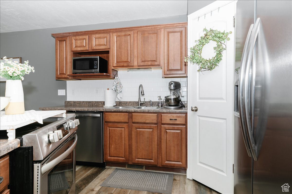 QUINNCOURT.GOGLADLY.COM - Residential Income