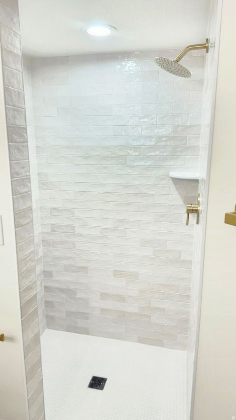 Tiny photo for 9039 S 1660 E, Sandy, UT 84093 (MLS # 2138596)