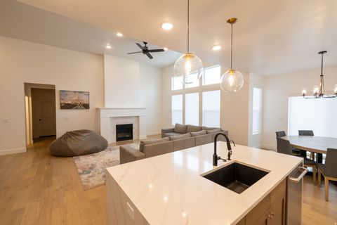 Tiny photo for 293 N PHEASANT DR, Mapleton, UT 84664 (MLS # 2142567)