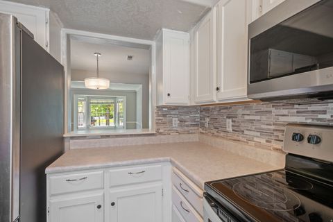 Tiny photo for 962 N INDEPENDENCE Ave W, Provo, UT 84604 (MLS # 2125114)