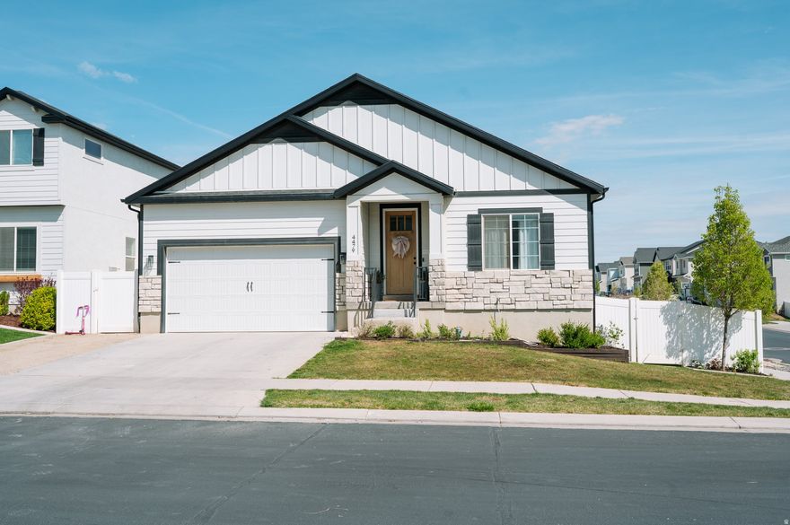 Beautiful rambler with 6 beds, 3 baths, and a finished basement. Enjoy a bright main floor with 3 beds and a family room, plus a huge downstairs layout with 3 more beds and a second living area. Perfect for families needing space and versatility!