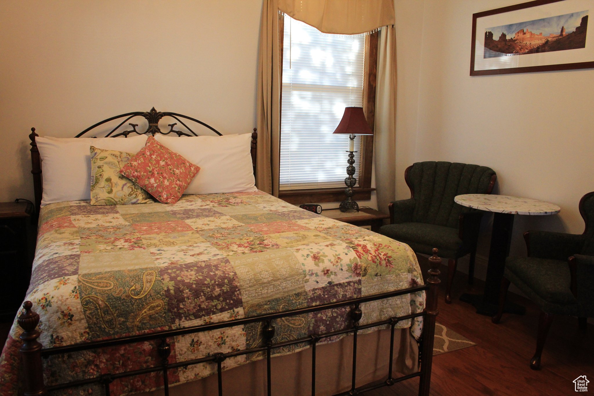 Main image without alt text