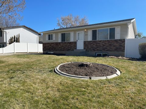Tiny photo for 574 E ALOHA LN S, Sandy, UT 84070 (MLS # 2144751)