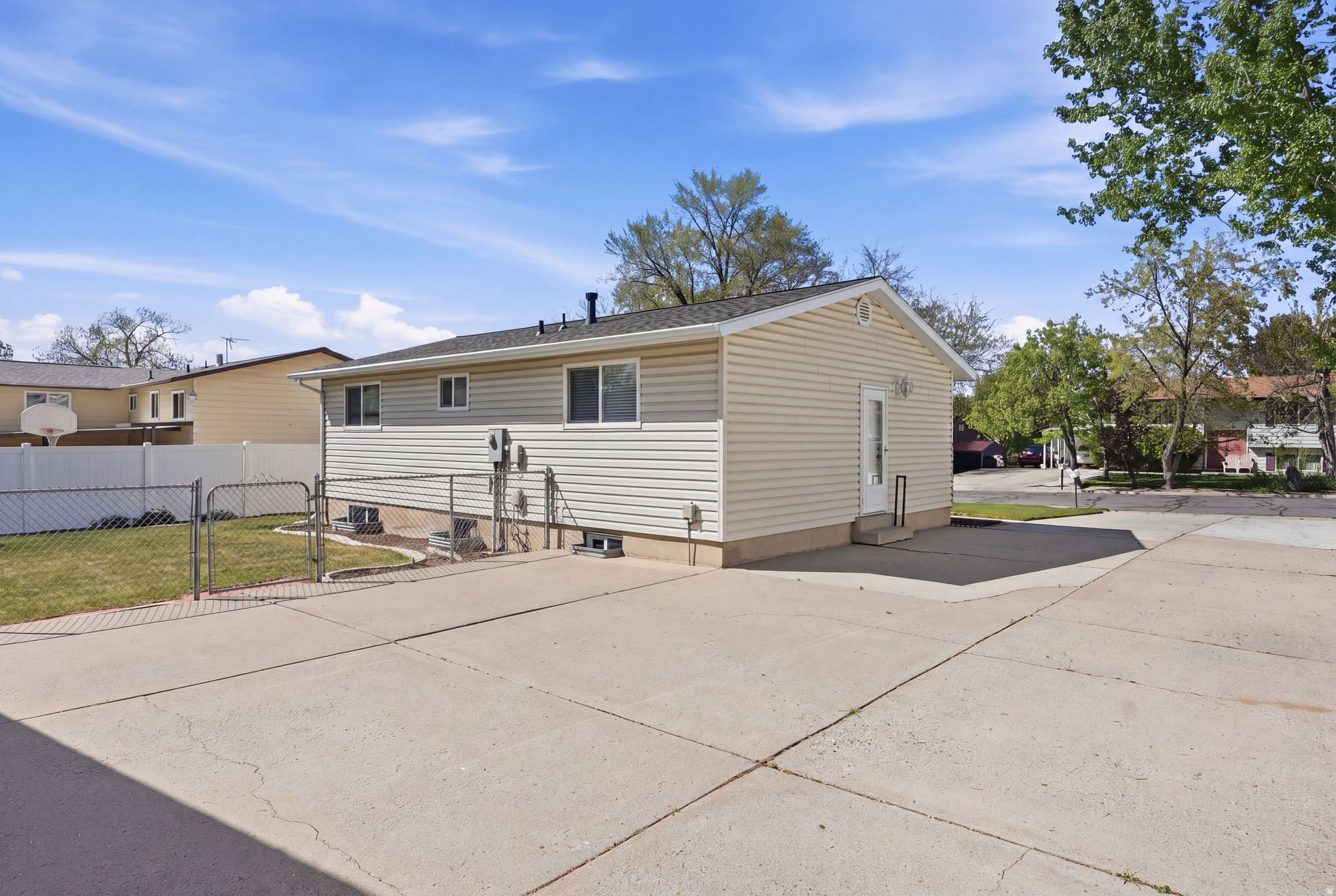 WHITE SANDS - Residential
