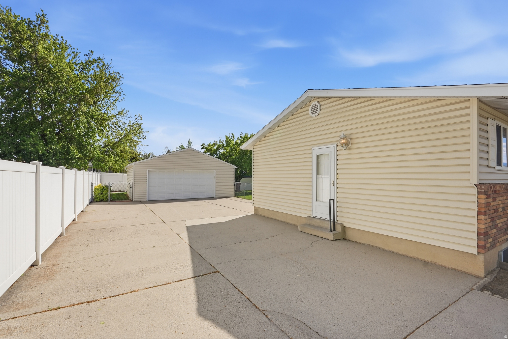 WHITE SANDS - Residential