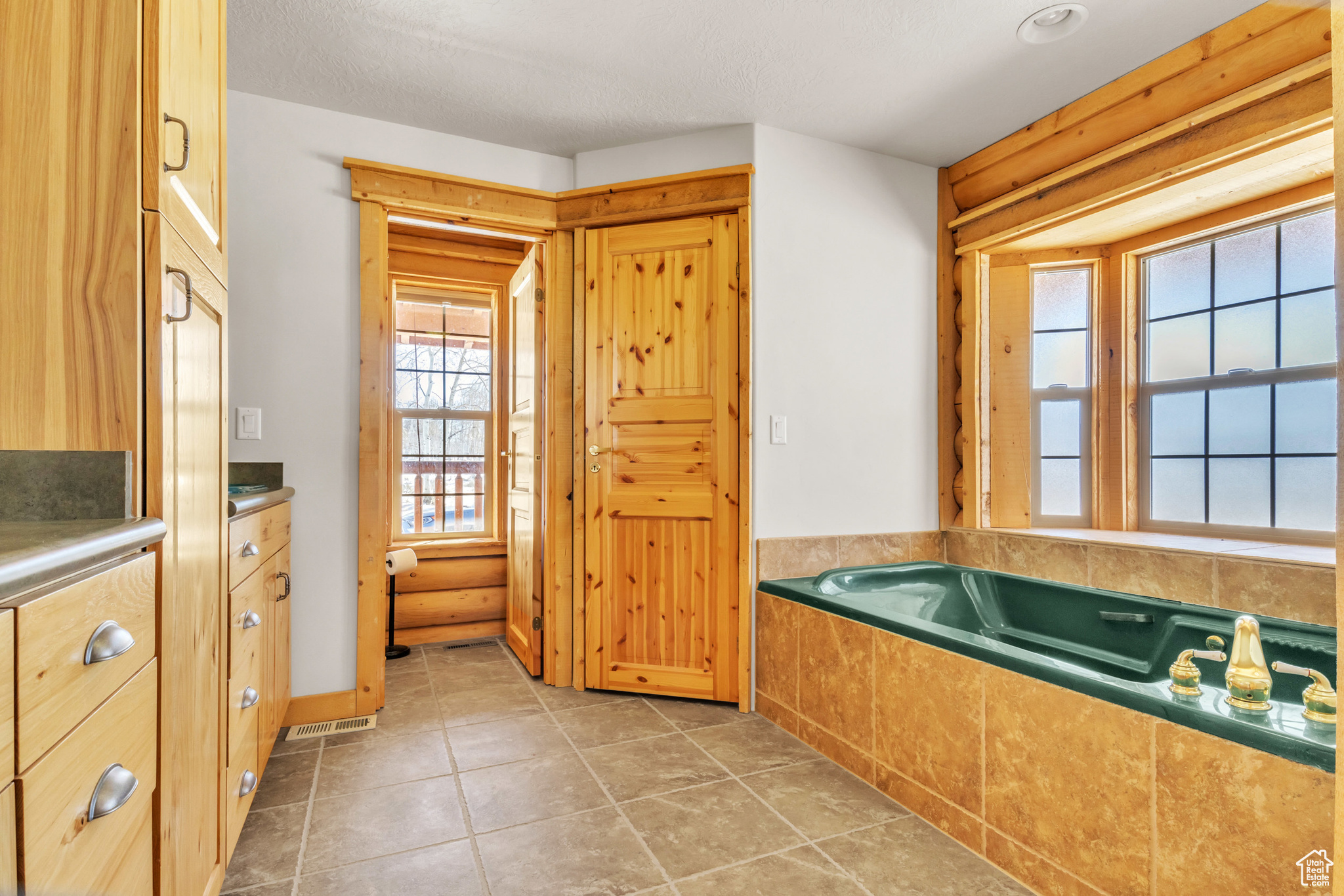 ASPEN ESTATES - Residential