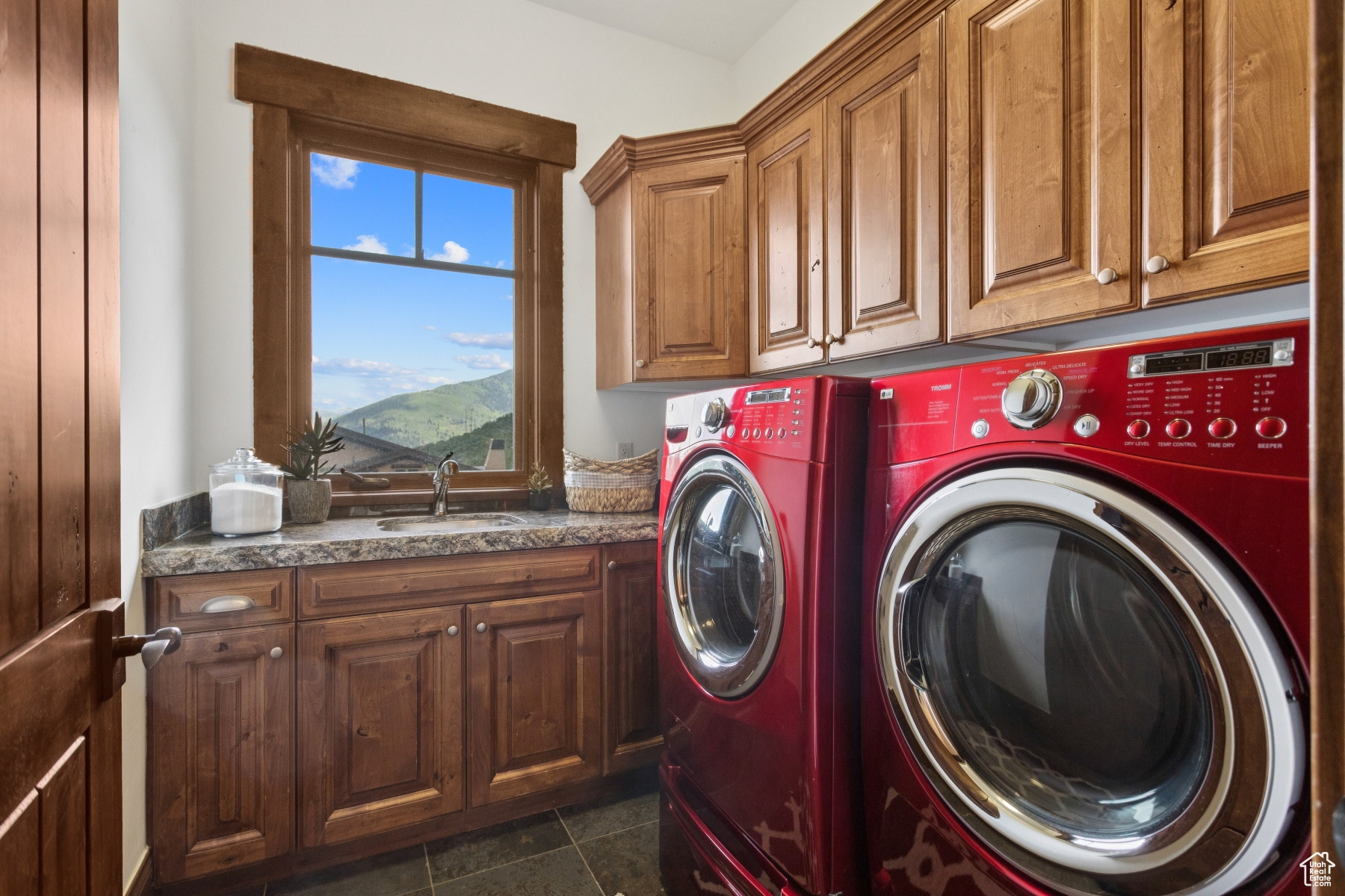 Park City, Utah 84098, United States, 5 Bedrooms Bedrooms, ,5 BathroomsBathrooms,Residential,Active,163094