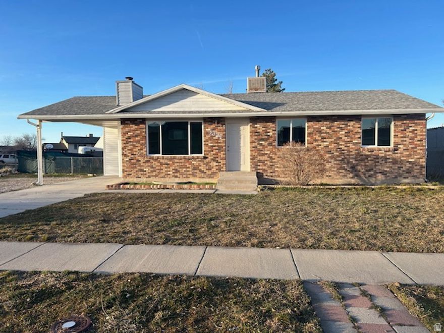 REMODELED KEARNS RAMBLER, NEW WINDOWS, KITCHEN, GRANITE COUNTERTOPS, BATH TILE,  FLOORING, PAINT, DOORS AND MORE