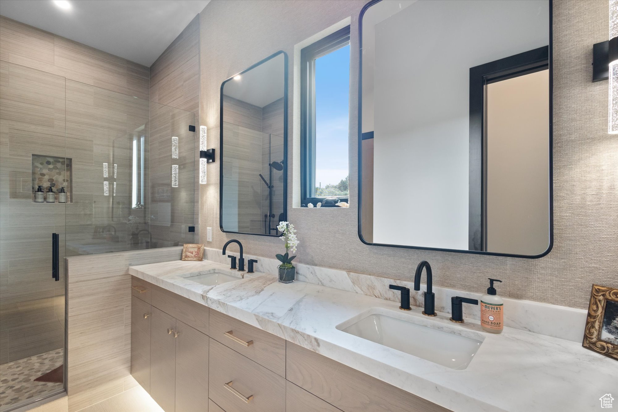 TUHAYE - Residential