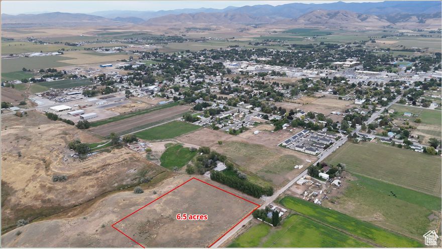 Great acreage for your home, your horses, your whatever!  Great location, views of the valley and mountains.  Come and see this great acreage and see if it fits your needs!! Close to all the utilities. Call us today to talk about this good piece of ground.