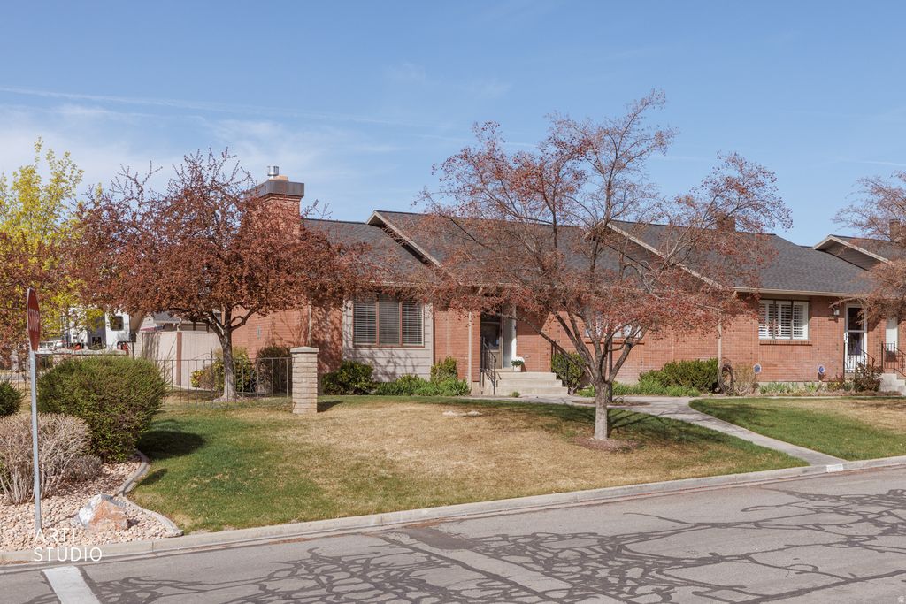 Photo of 1747 COBBLESTONE DR, Provo, UT 84604 (MLS # 2146371)
