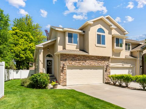 Photo of 1319 E OLD MAPLE CT, Murray, UT 84117 (MLS # 2156261)
