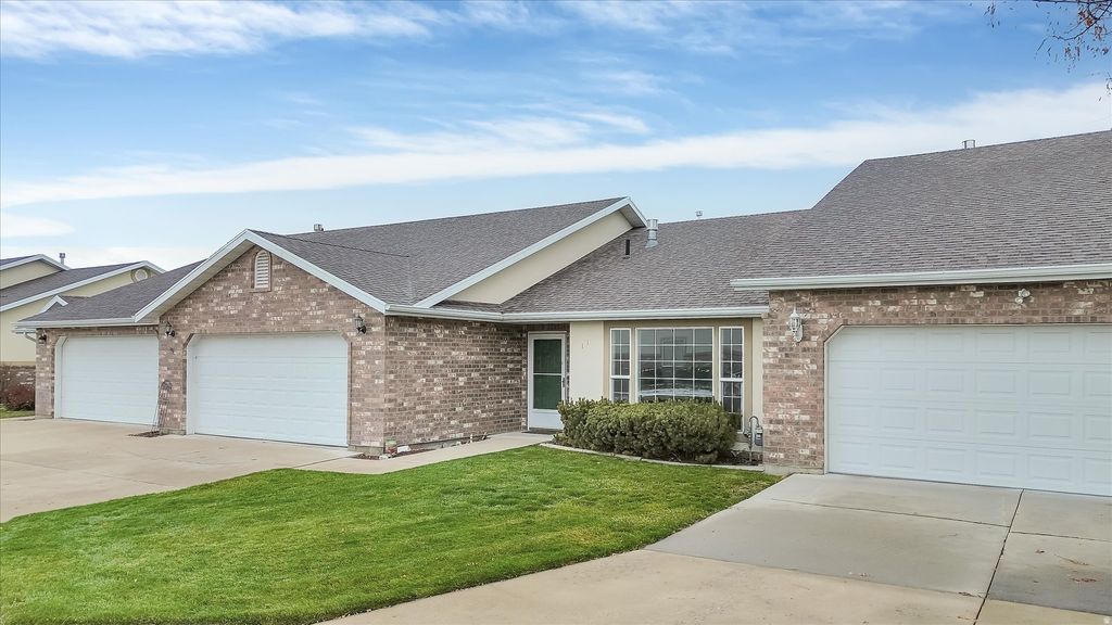 Photo of 11 MOUNTAIN LN, Providence, UT 84332 (MLS # 2125948)