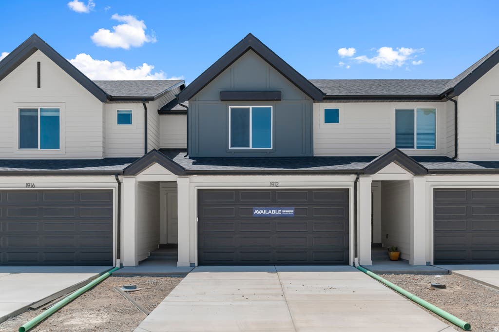 Photo of 1945 E BELMONT LN #1257, Salem, UT 84653 (MLS # 2175543)