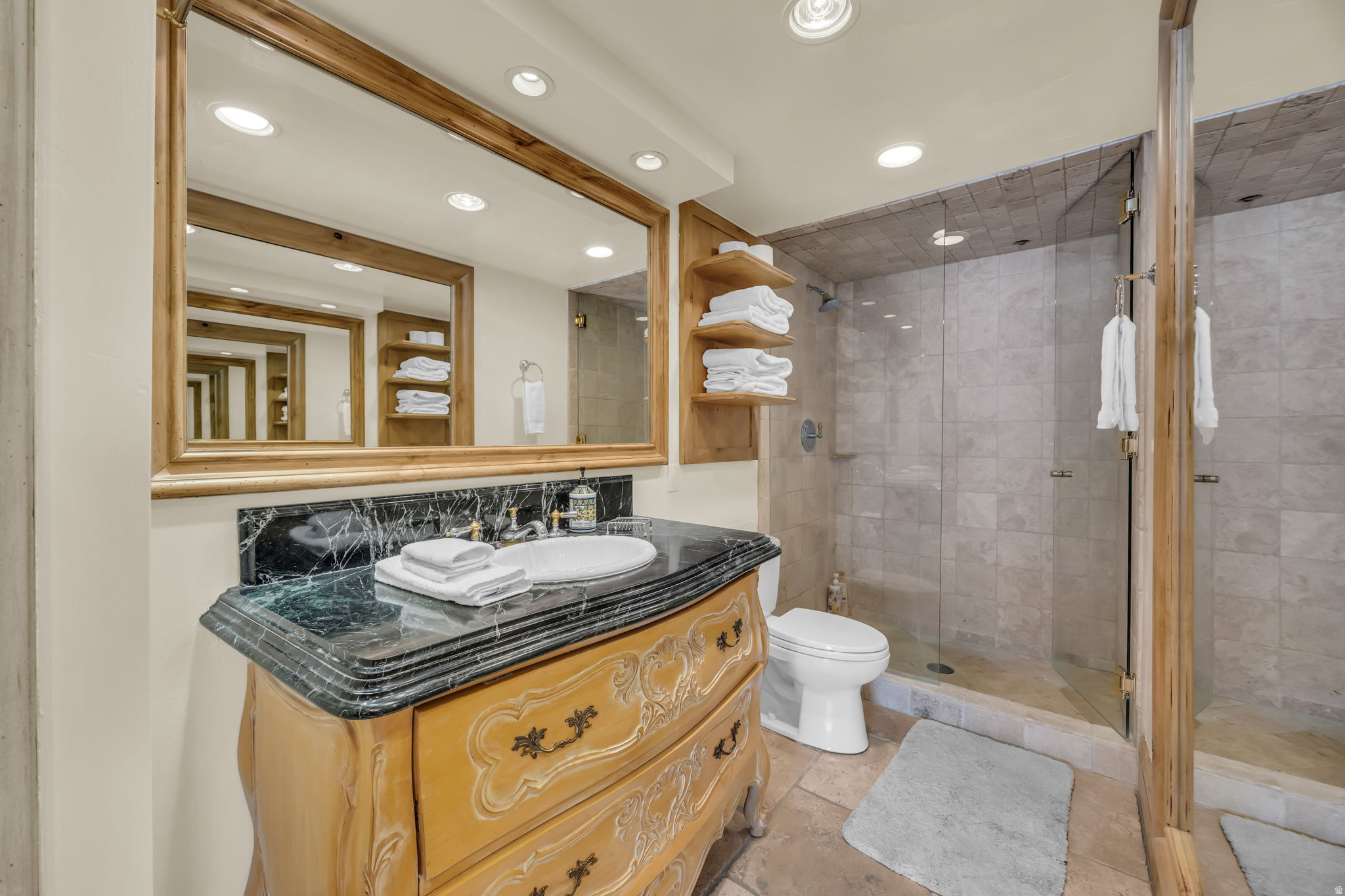 VILLAGE LOFT - Residential