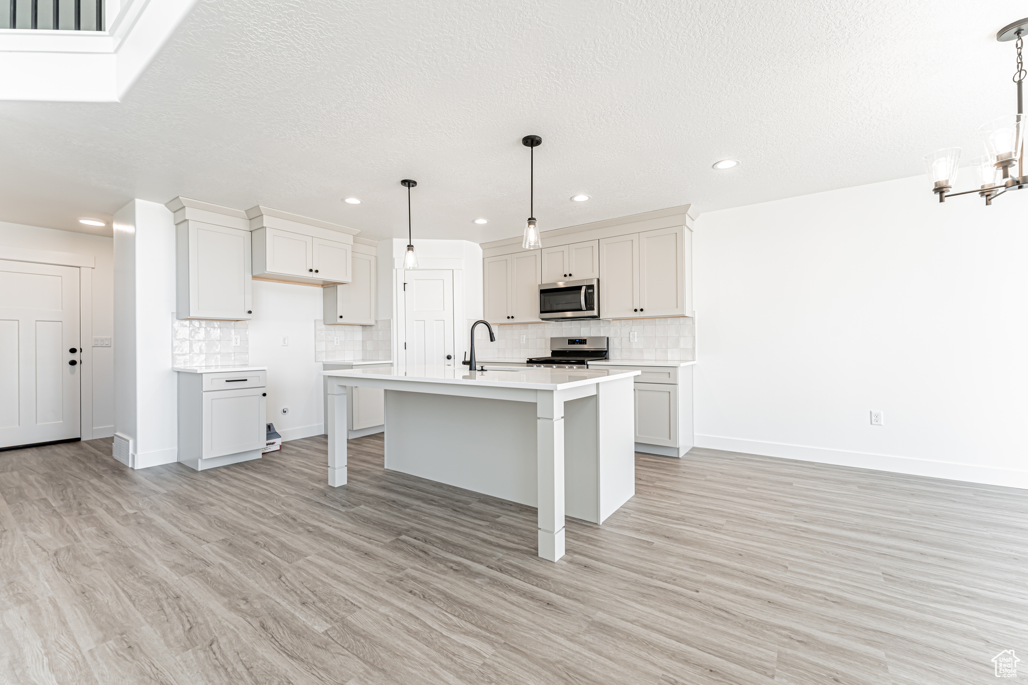 MOUNTAIN RIDGE - Residential