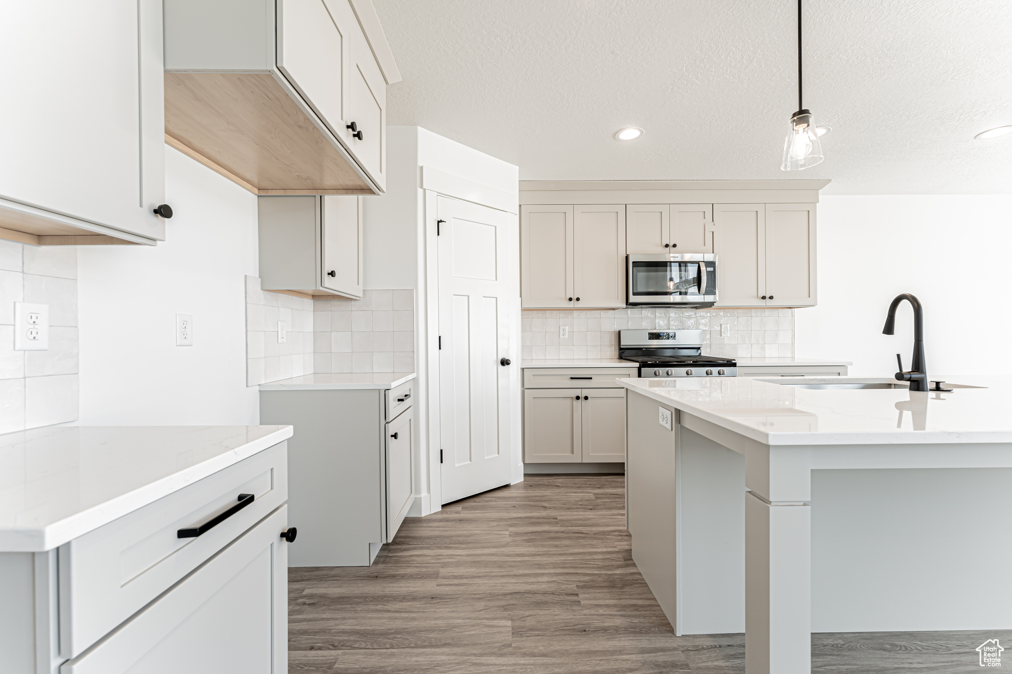 MOUNTAIN RIDGE - Residential