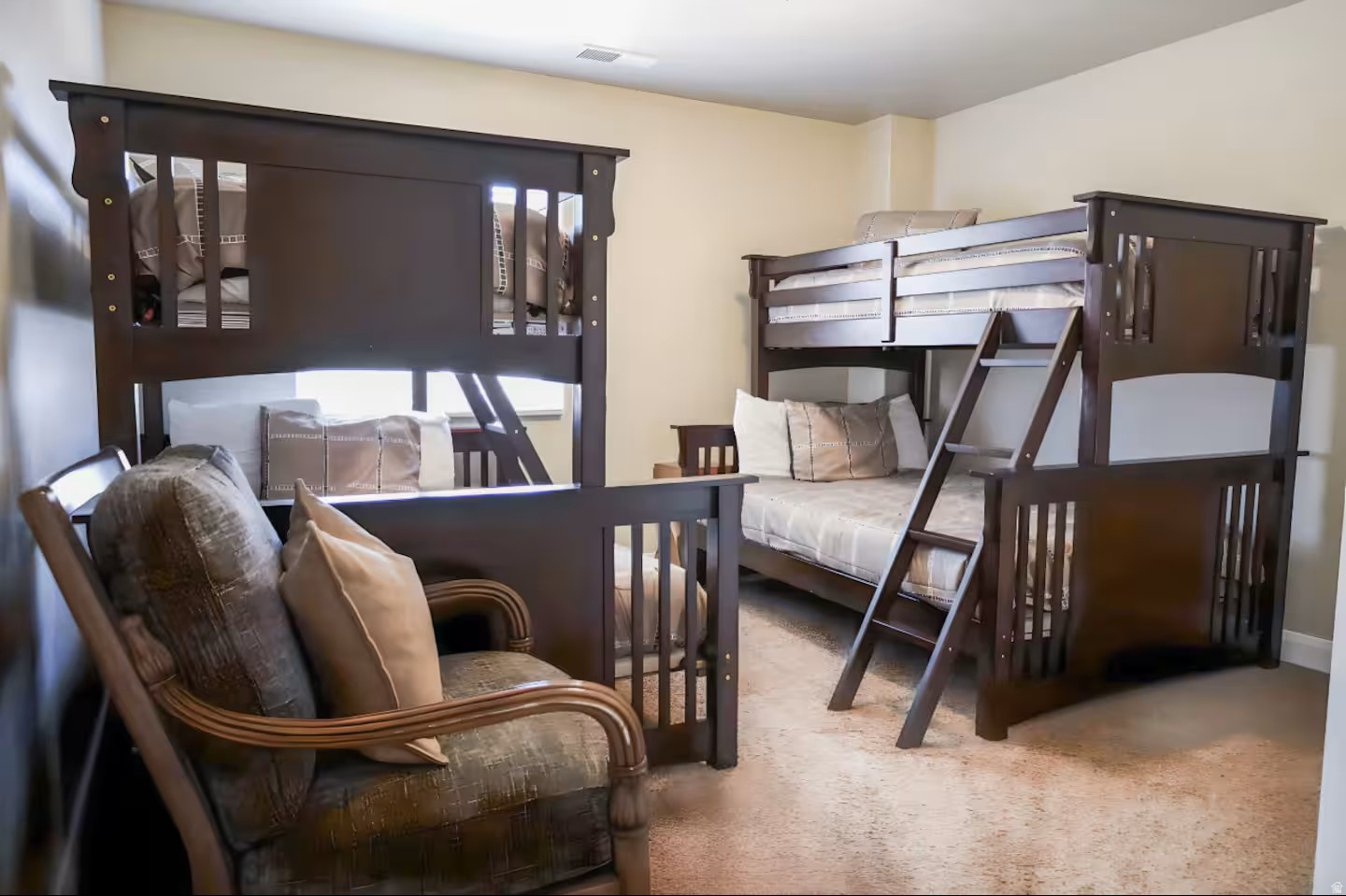 CORAL RIDGE TOWNHOMES PH 3-A - Residential