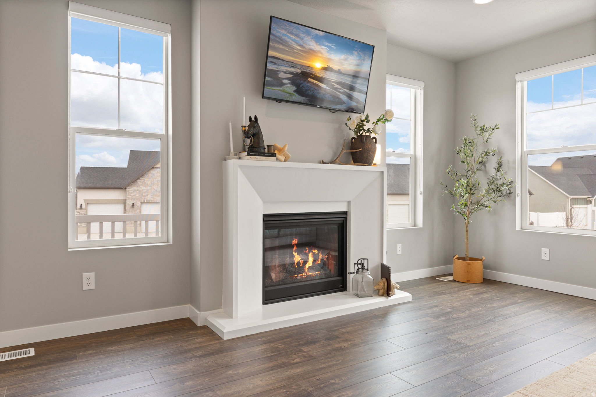 OVERLAND GARDEN D168 - Residential