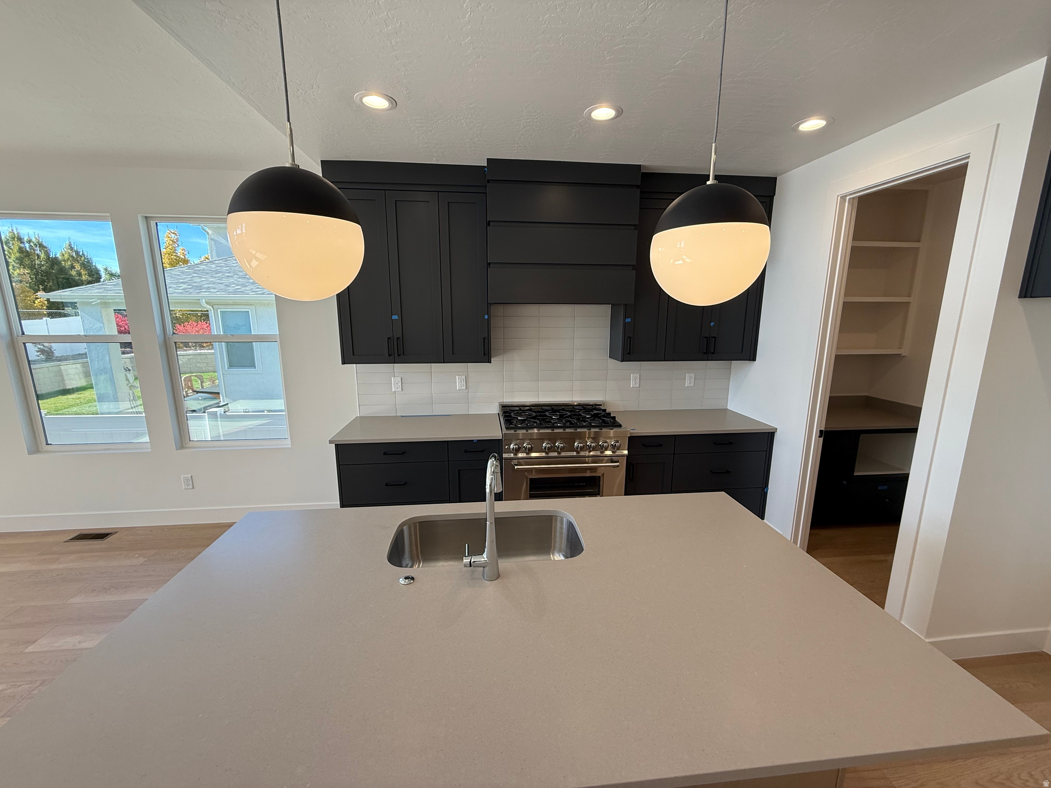 283 W SUMMERHILL LN W