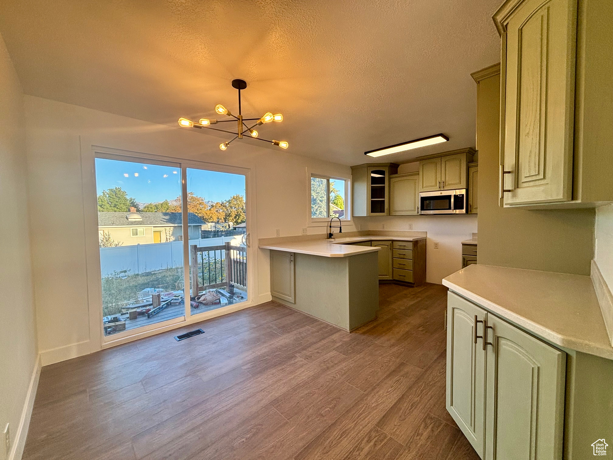 ENGLEWOOD HEIGHTS - Residential