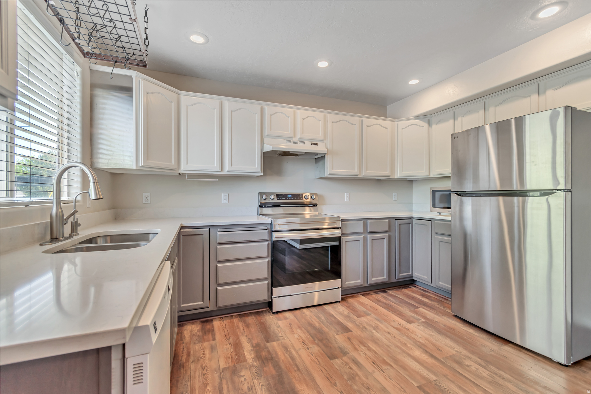 ASPENS CONDOMINIUMS - Residential