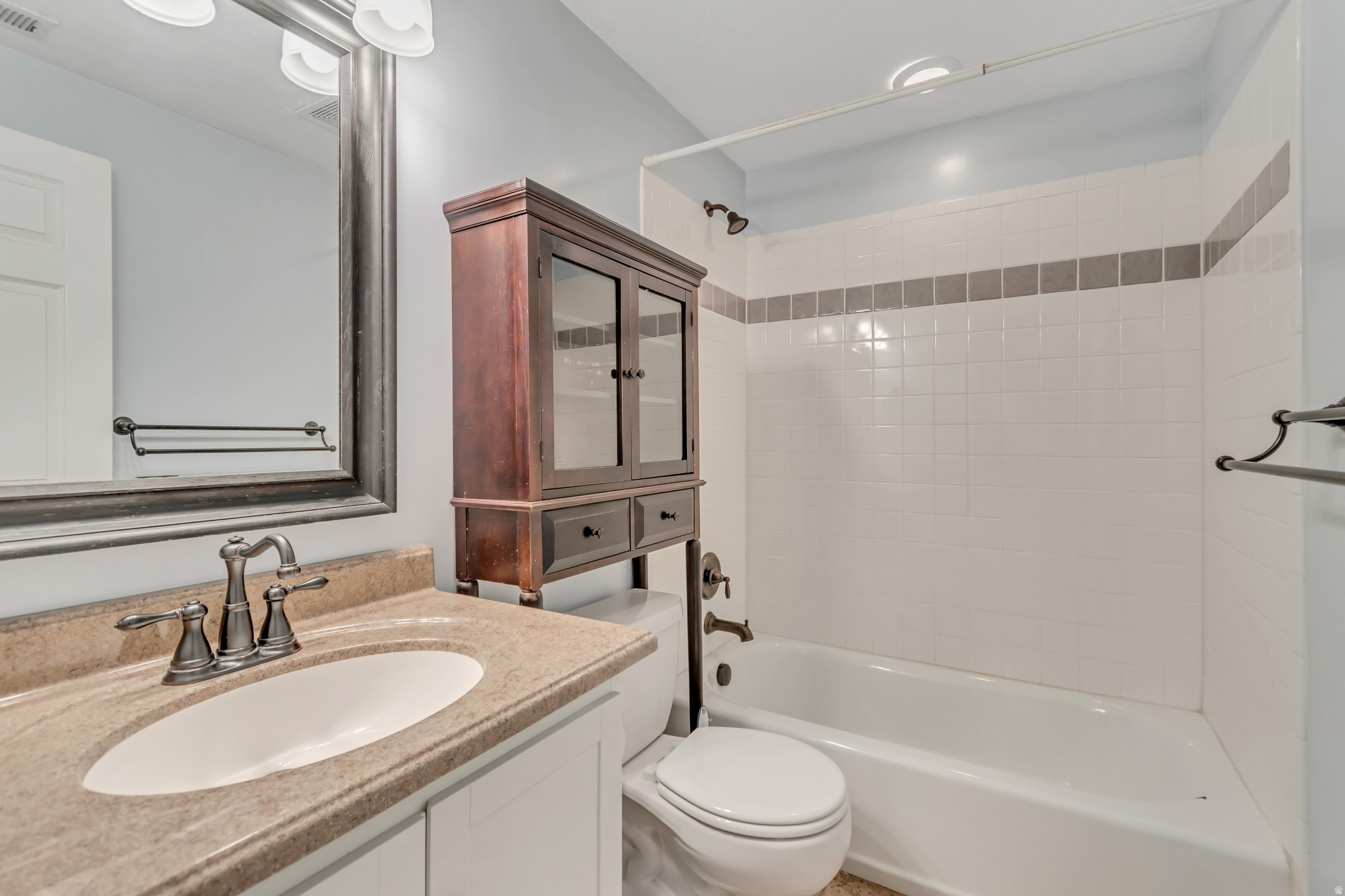 ASPENS CONDOMINIUMS - Residential