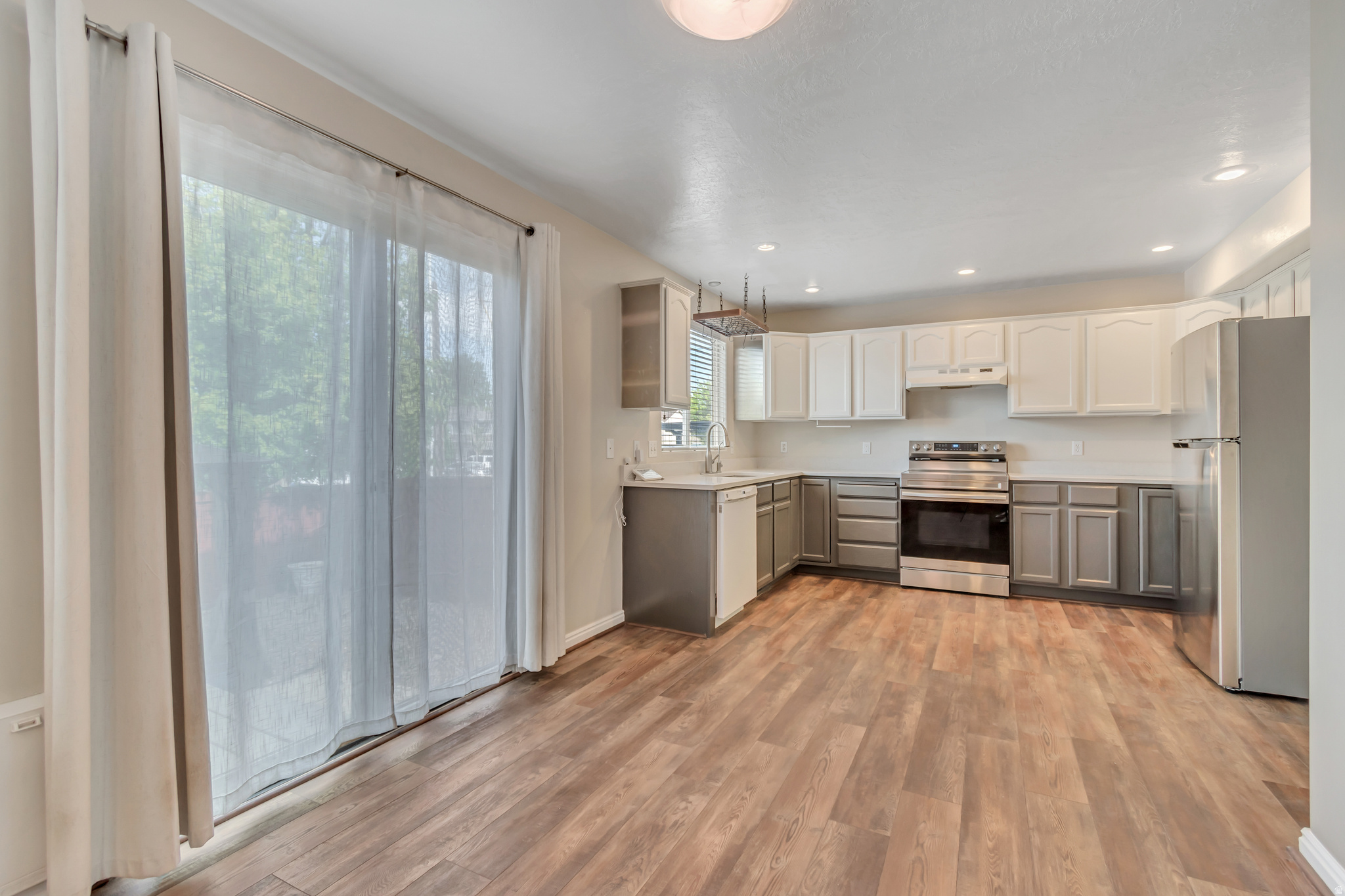 ASPENS CONDOMINIUMS - Residential