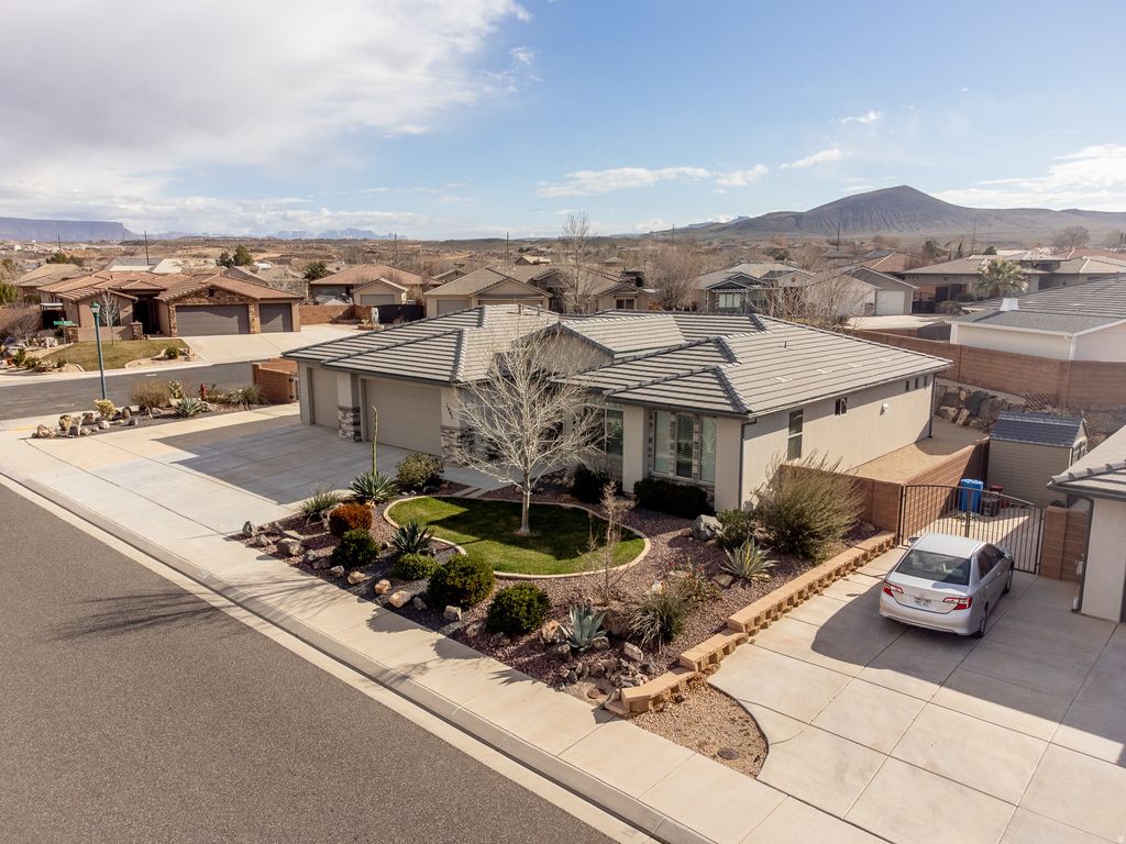 Photo of 3487 W PARK Dr, Hurricane, UT 84737 (MLS # 2134344)