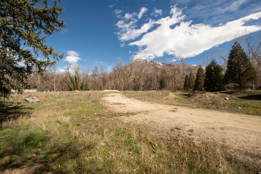 Photo of 2323 E WALKER LN, Holladay, UT 84117 (MLS # 2142671)