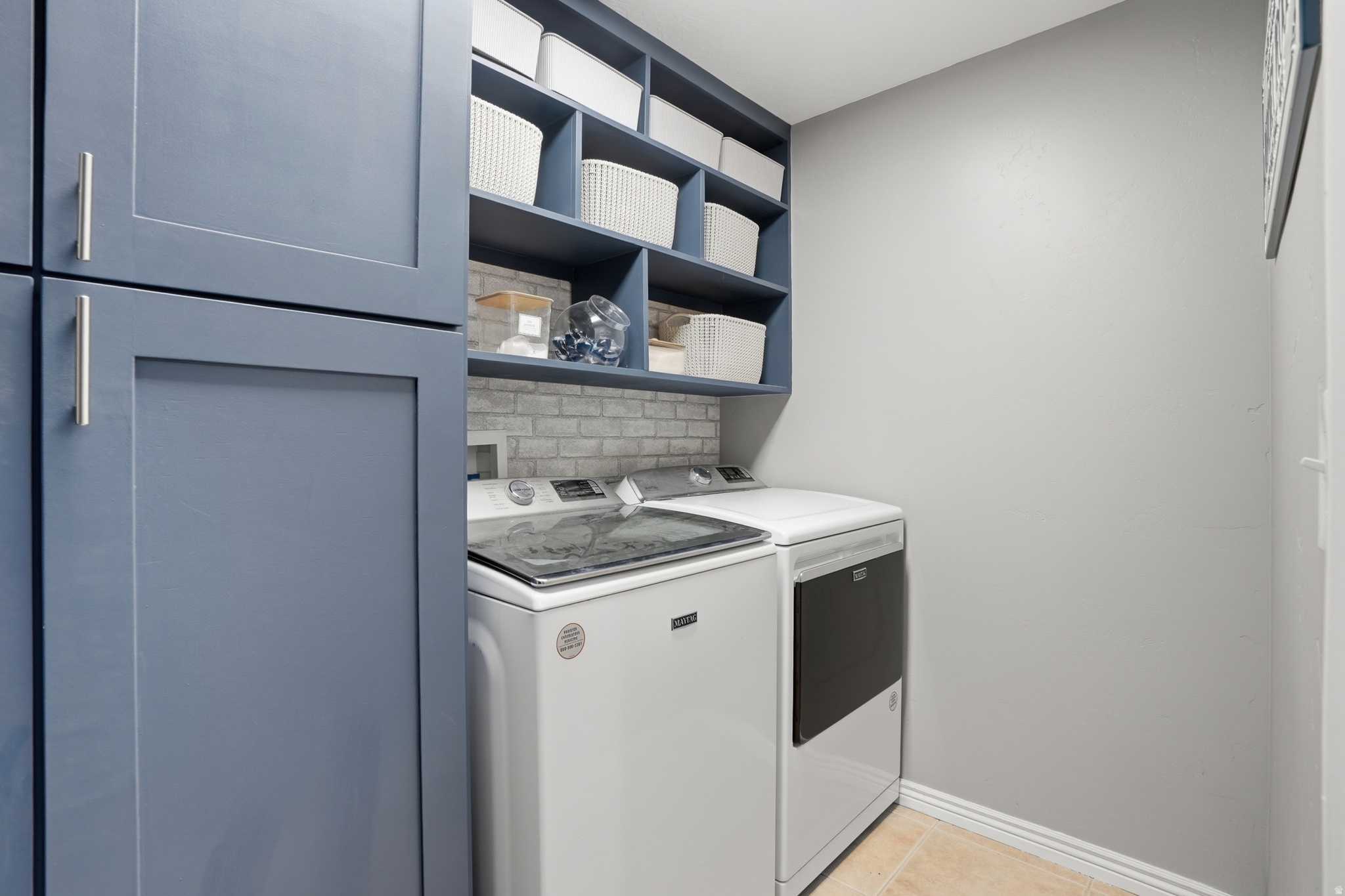 WESTERN SPRINGS - Residential